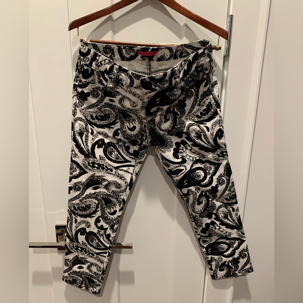 Alice + Olivia black white paisley capri pant jean size 6